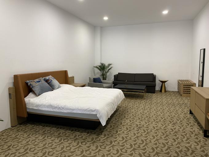 Kundengebundene Hotel-Möbel-Sätze umfassen Plattform-Kopfende-Tabelle Sofa Modern 1
