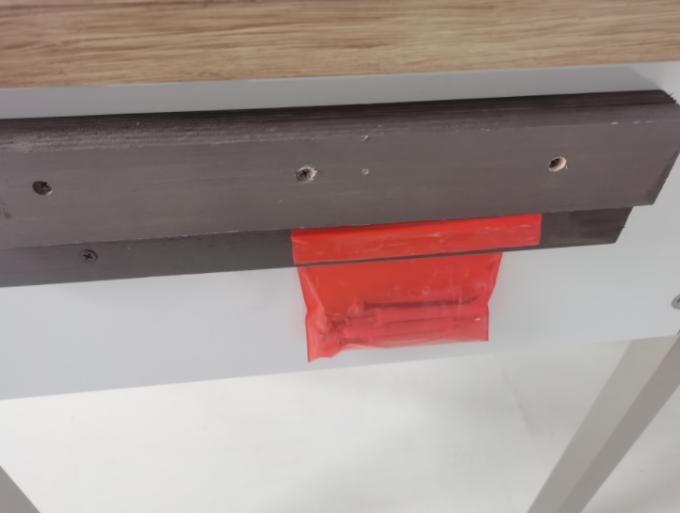 Tisch für die Bar 3