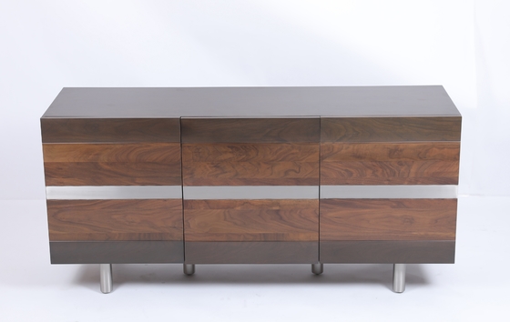 kaufen Kundenspezifisches Wohnzimmer-Buffet-Kabinett mit 3 Tür-Edelstahl-Metallfuß Online-Herstellung