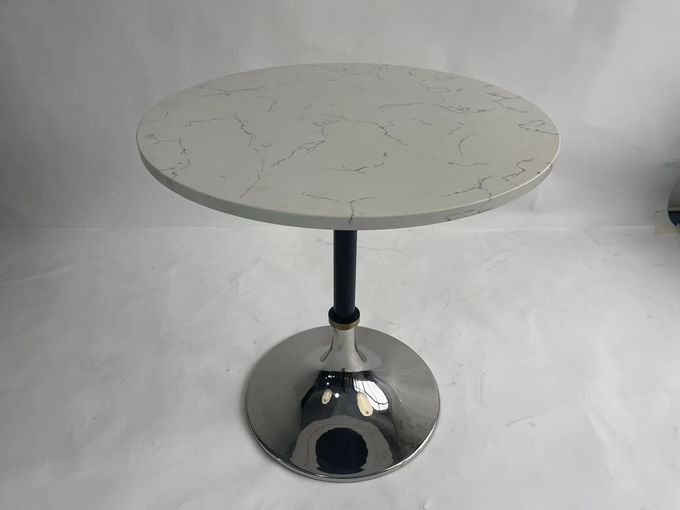 Raum-Schwan-weiße Marmorplatte ringsum kleinen Cocktail-Tisch mit Edelstahl Basis 1