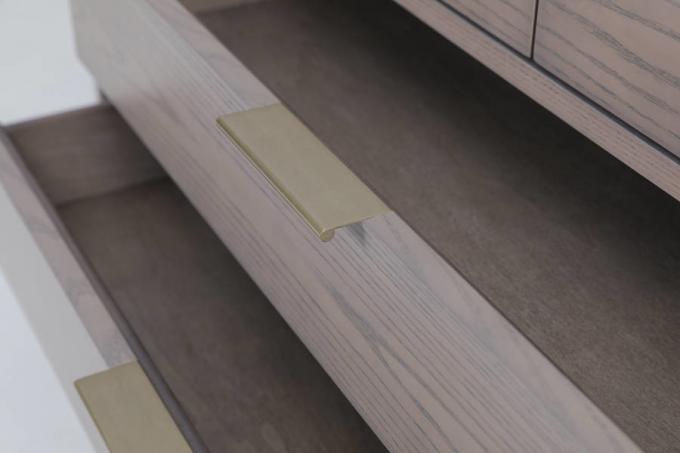 Moderner, individuell angefertigter, massiv kombinierter Schrank 2
